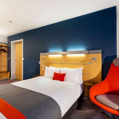 Holiday Inn Express Dundee By Ihg Exterior photo