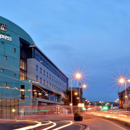Holiday Inn Express Dundee By Ihg Exterior photo