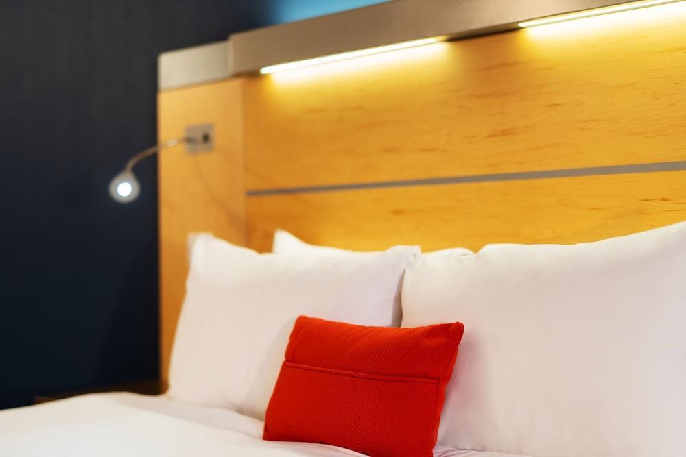 Holiday Inn Express Dundee By Ihg Exterior photo