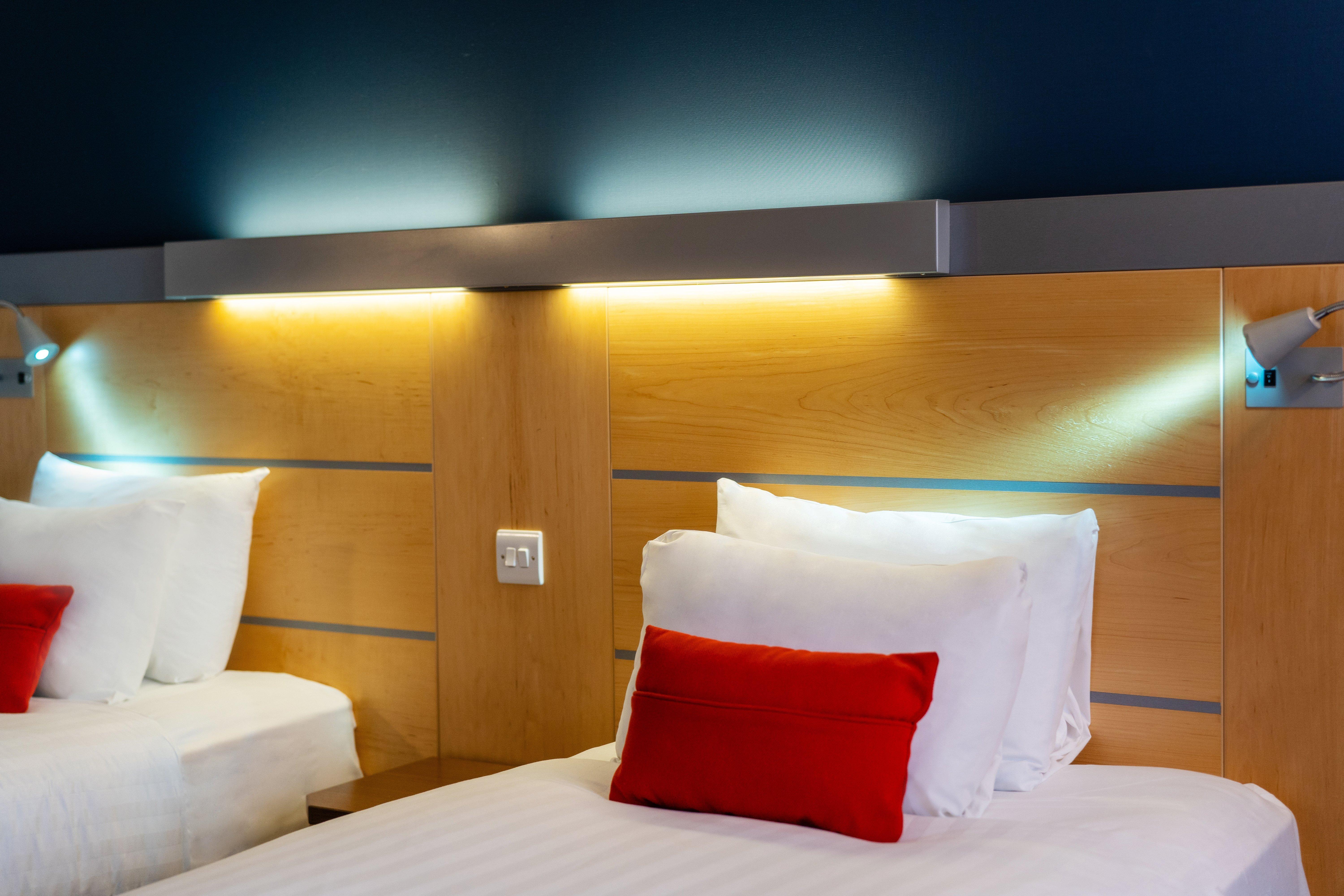 Holiday Inn Express Dundee By Ihg Exterior photo