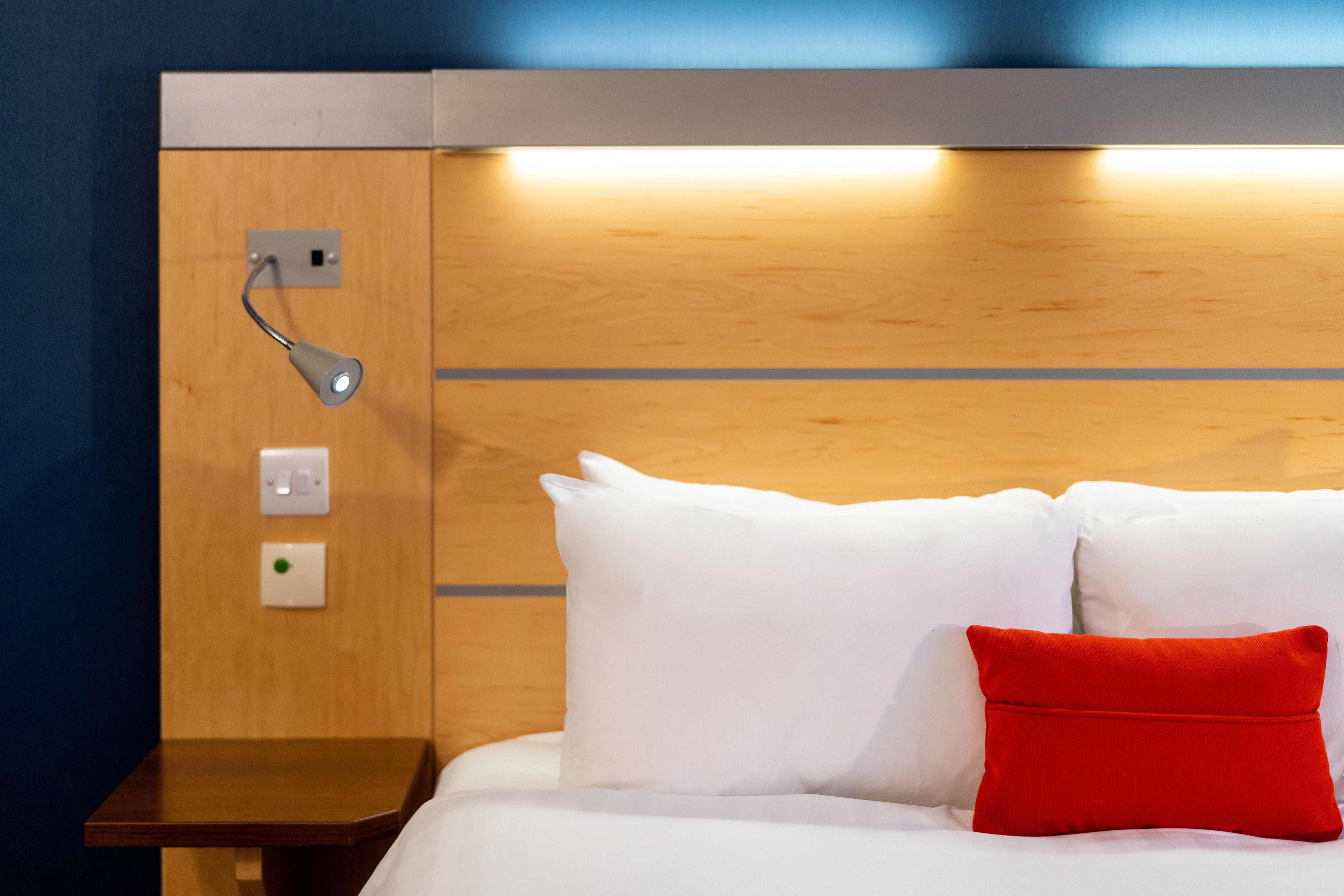 Holiday Inn Express Dundee By Ihg Exterior photo