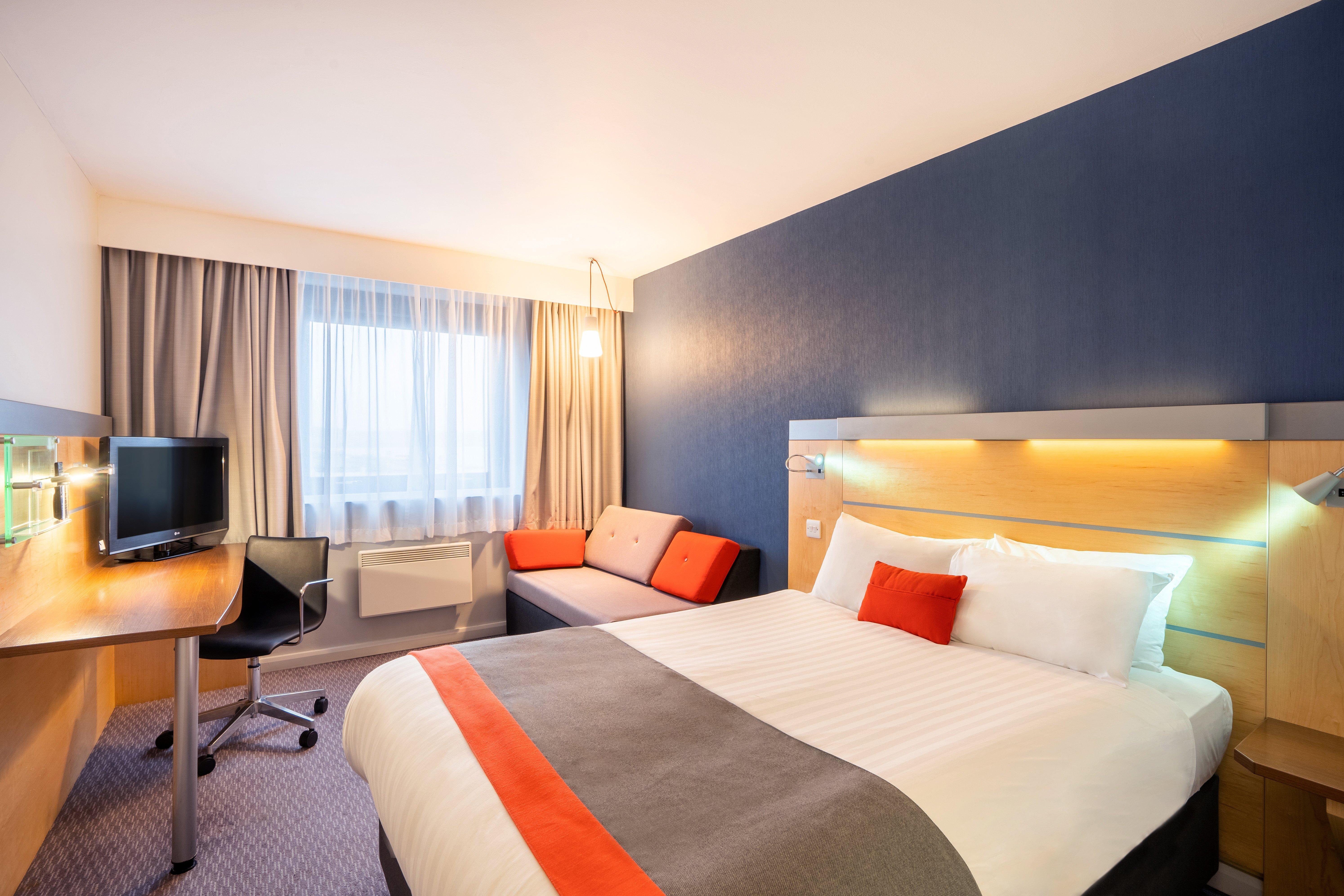 Holiday Inn Express Dundee By Ihg Exterior photo