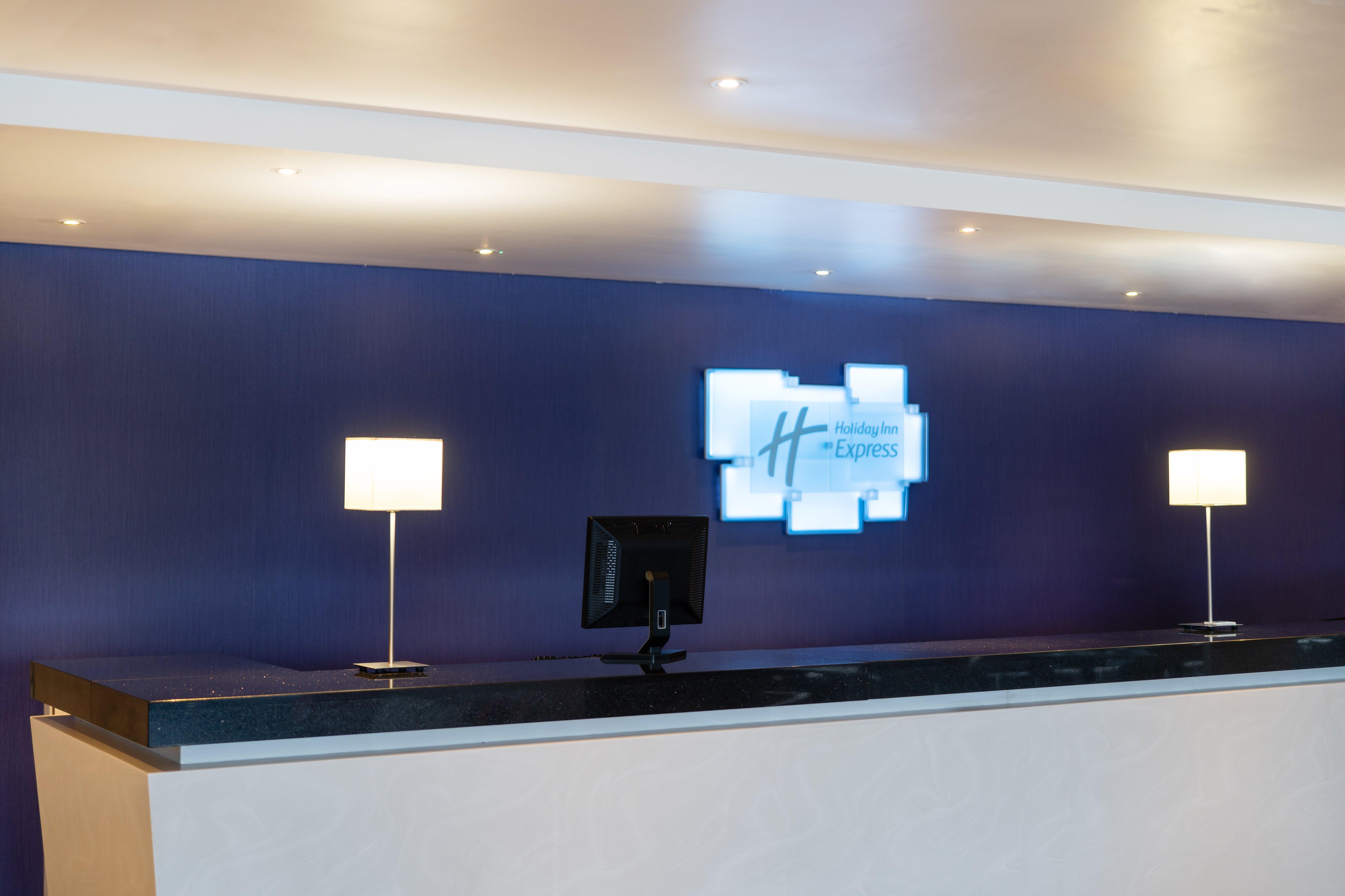 Holiday Inn Express Dundee By Ihg Exterior photo
