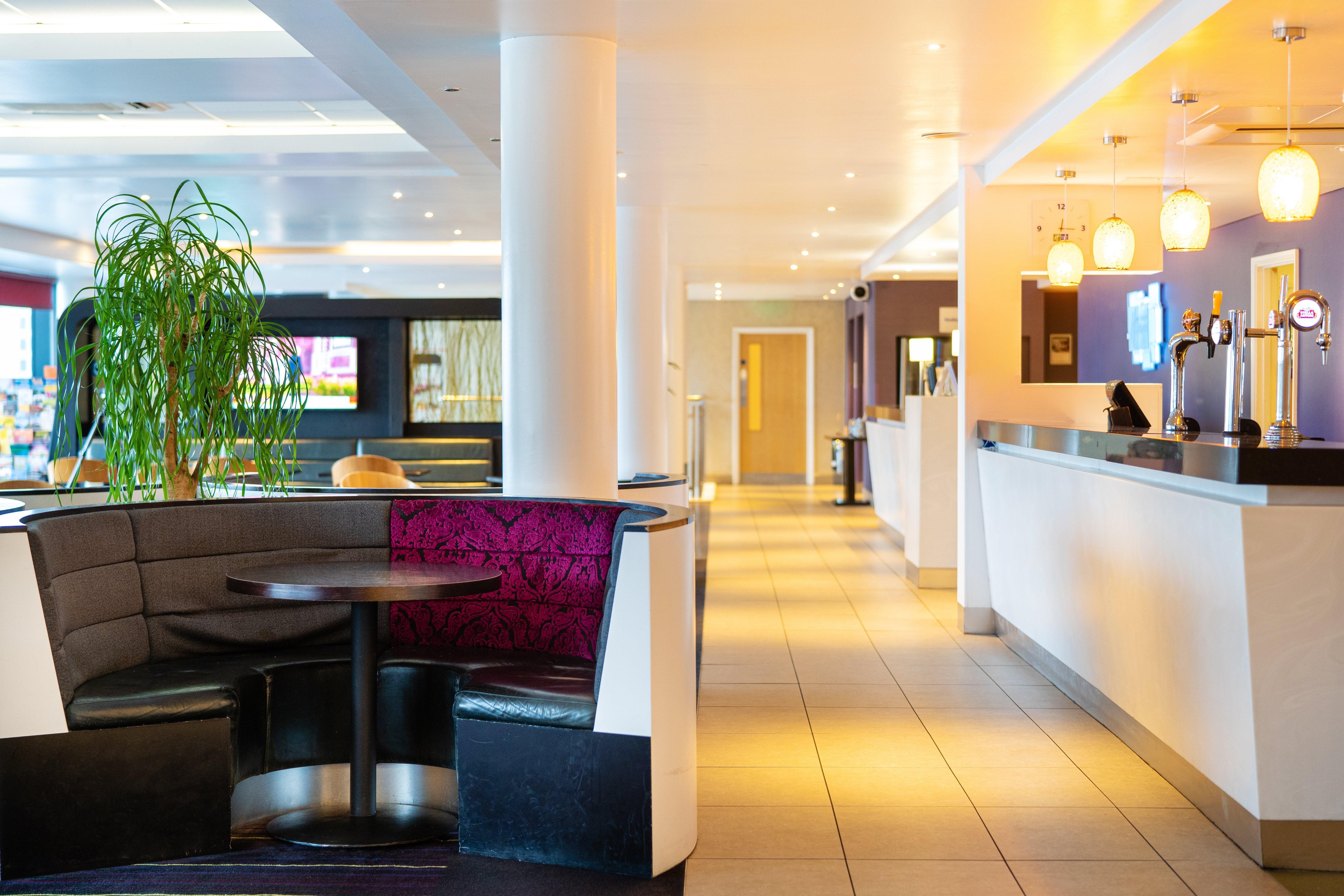 Holiday Inn Express Dundee By Ihg Exterior photo