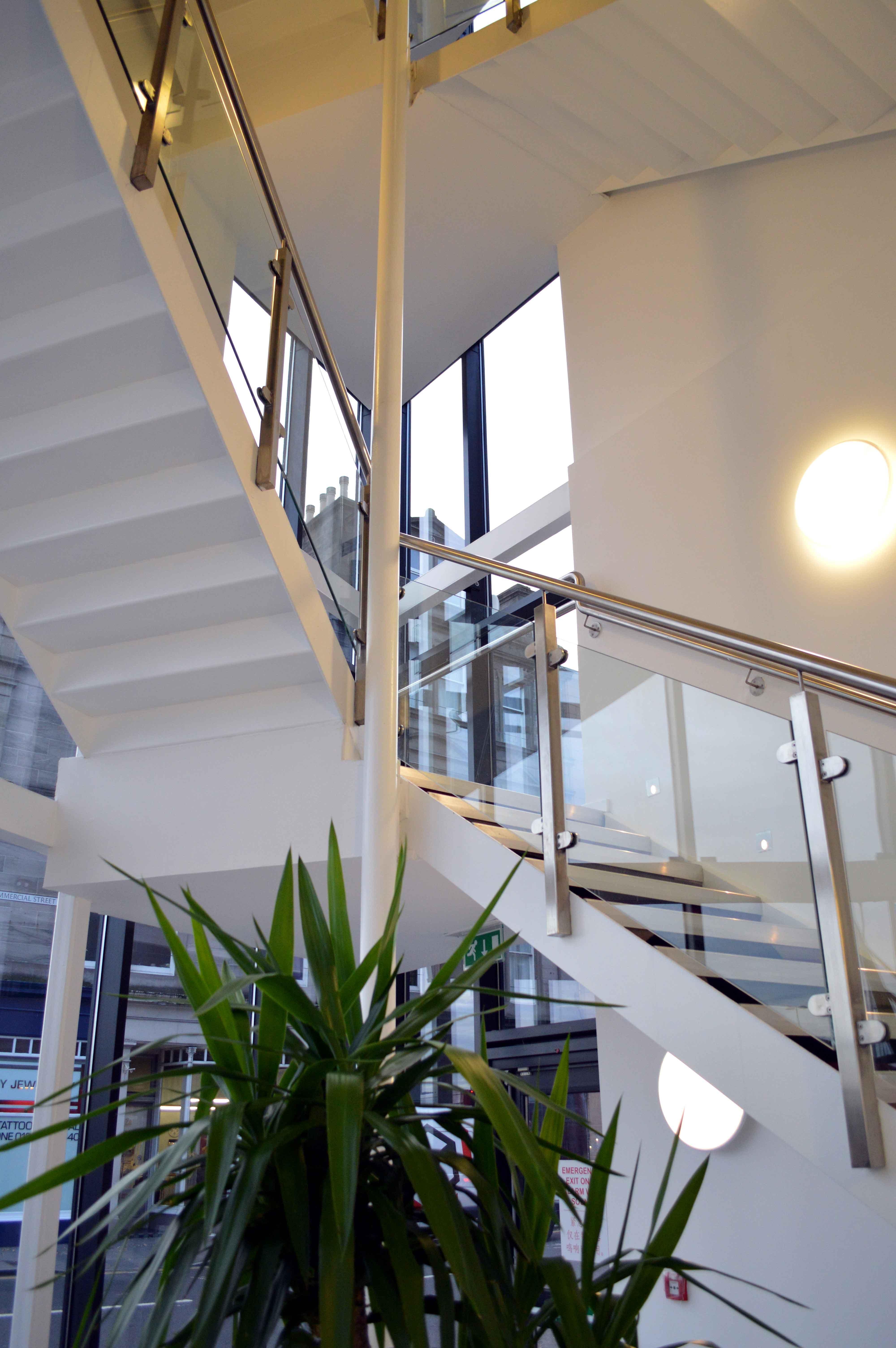 Holiday Inn Express Dundee By Ihg Exterior photo