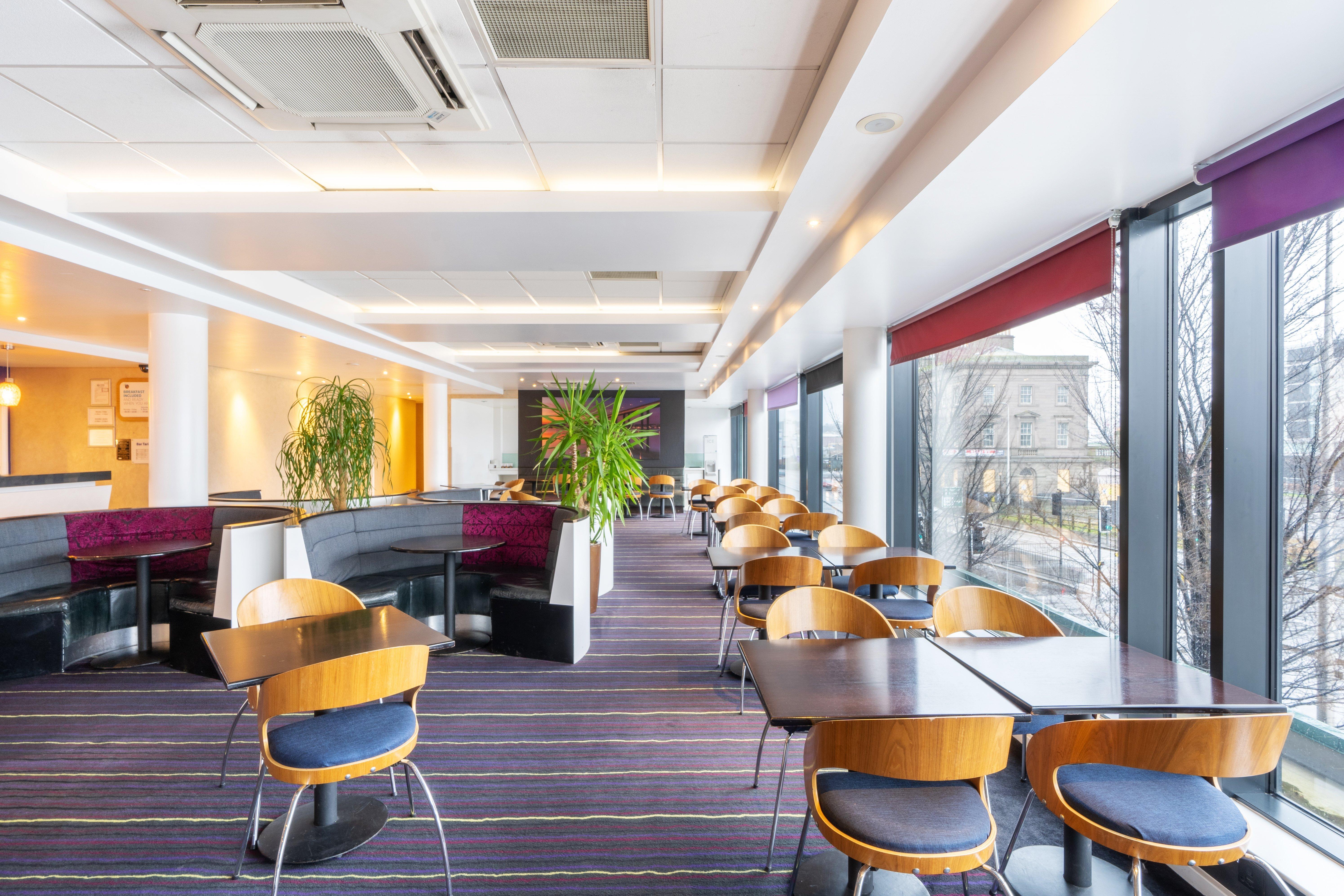 Holiday Inn Express Dundee By Ihg Exterior photo