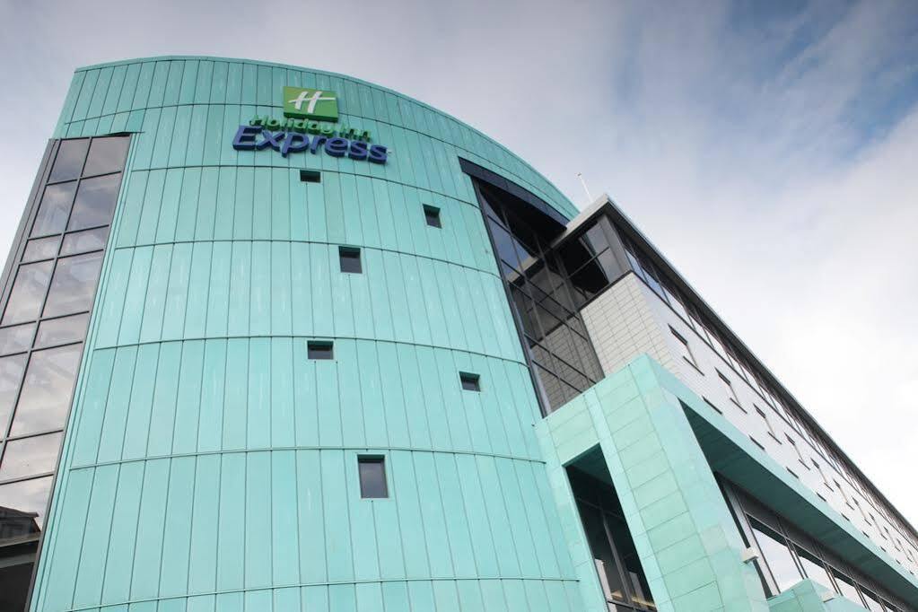Holiday Inn Express Dundee By Ihg Exterior photo
